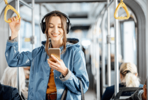 Frau Handy Bahn